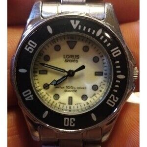 LORUS SPORTS STAINLESS STEEL WOMAN'S WATCH BEAUTIFUL/CLASSIC WATCH